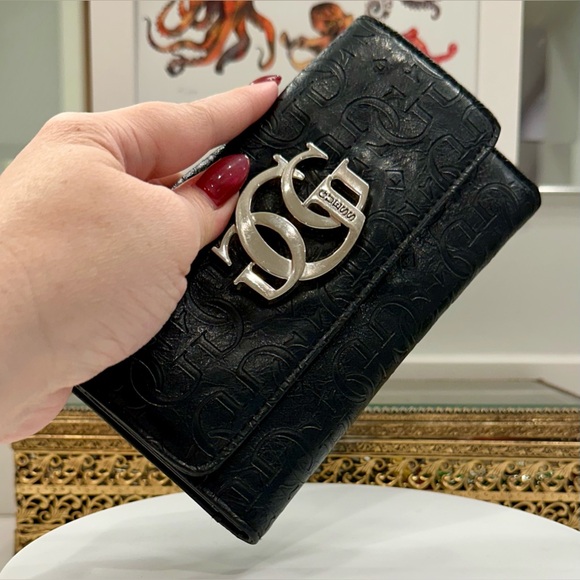 Guess - Black Embossed Tri-Fold Wallet - VGUC - Picture 13 of 17